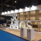 High-end booth structure with integrated 3D letters and branding